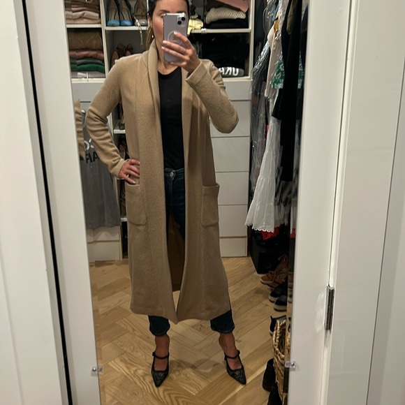 The group babton from Aritzia - Picture 1 of 6